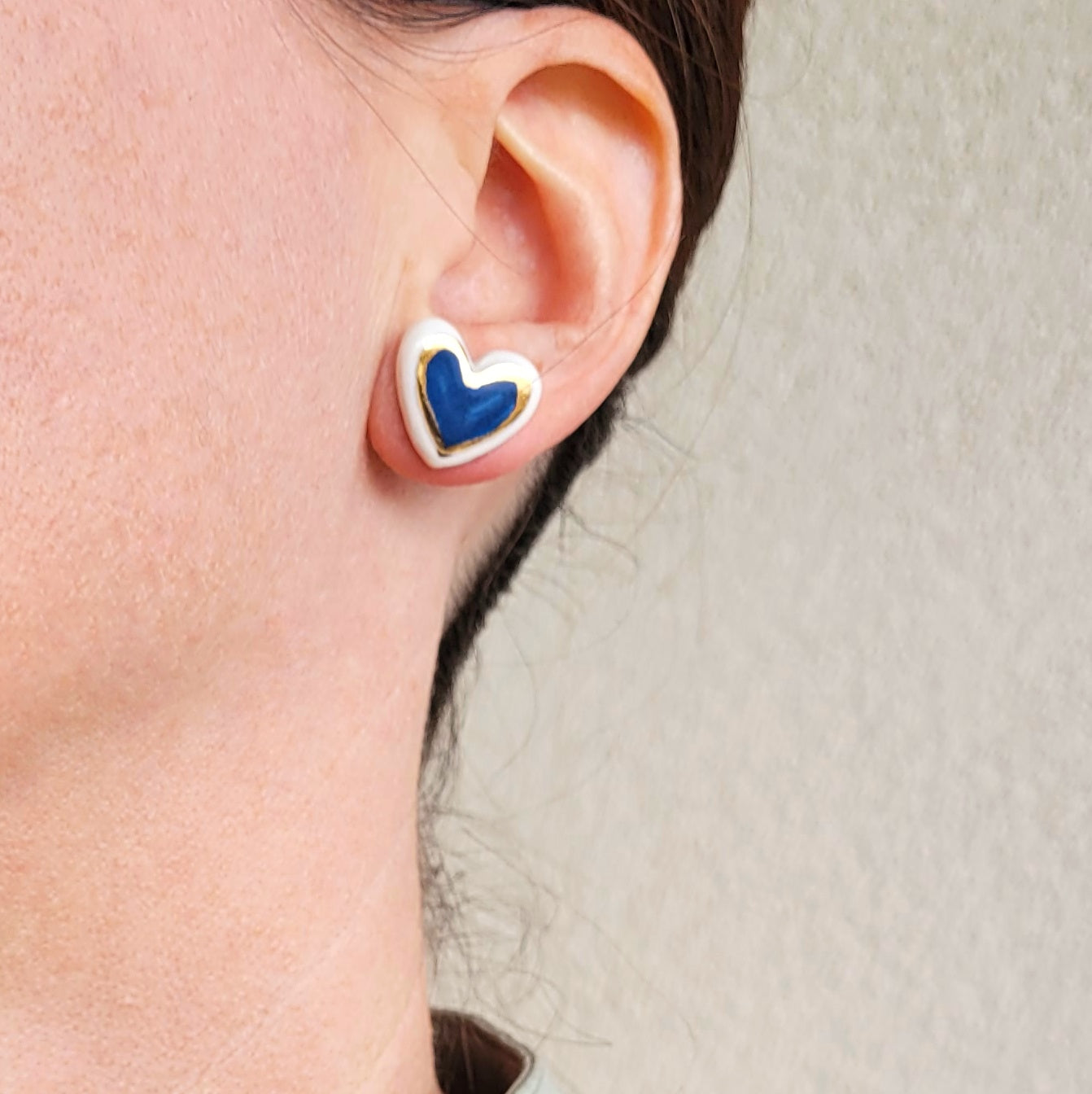 Porcelain stud earrings with gold "Dark blue hearts with gold"