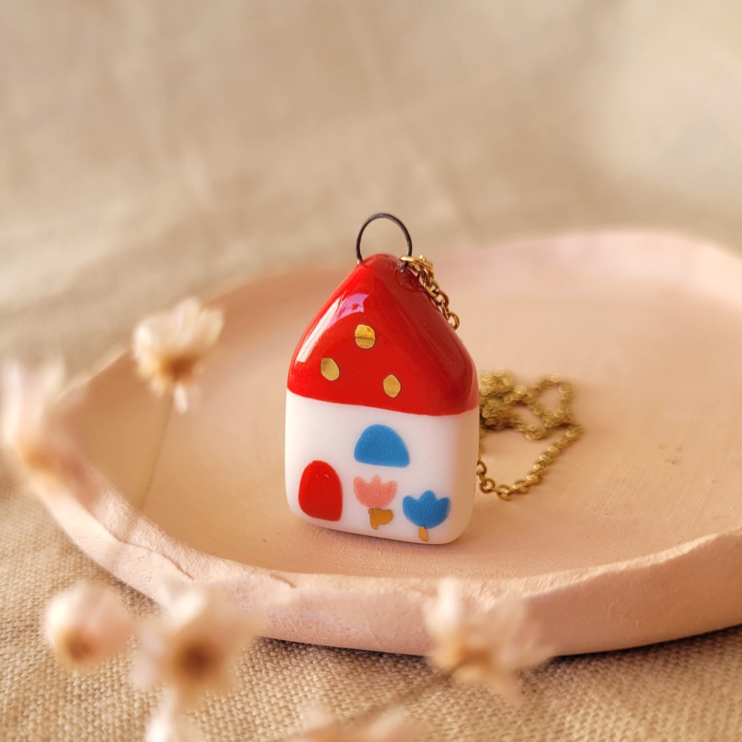 Porcelain necklace with gold "Red house with red door"