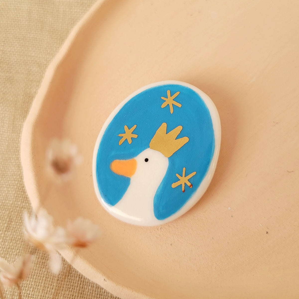 Porcelain brooch with gold "Elisabeth"