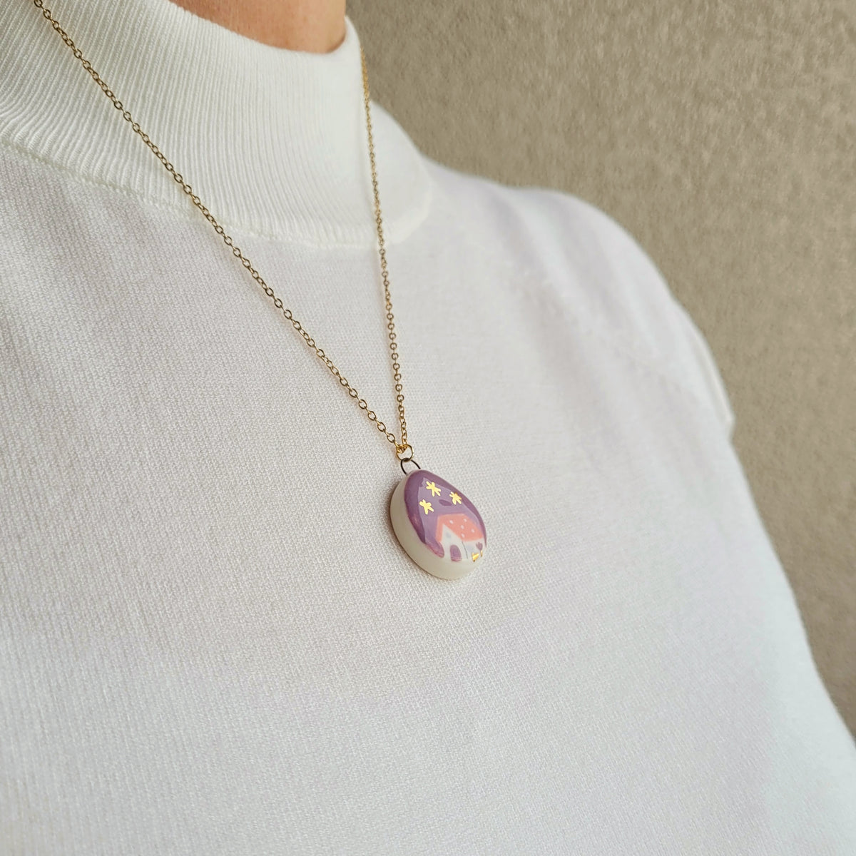 Porcelain necklace with gold "Pink house"