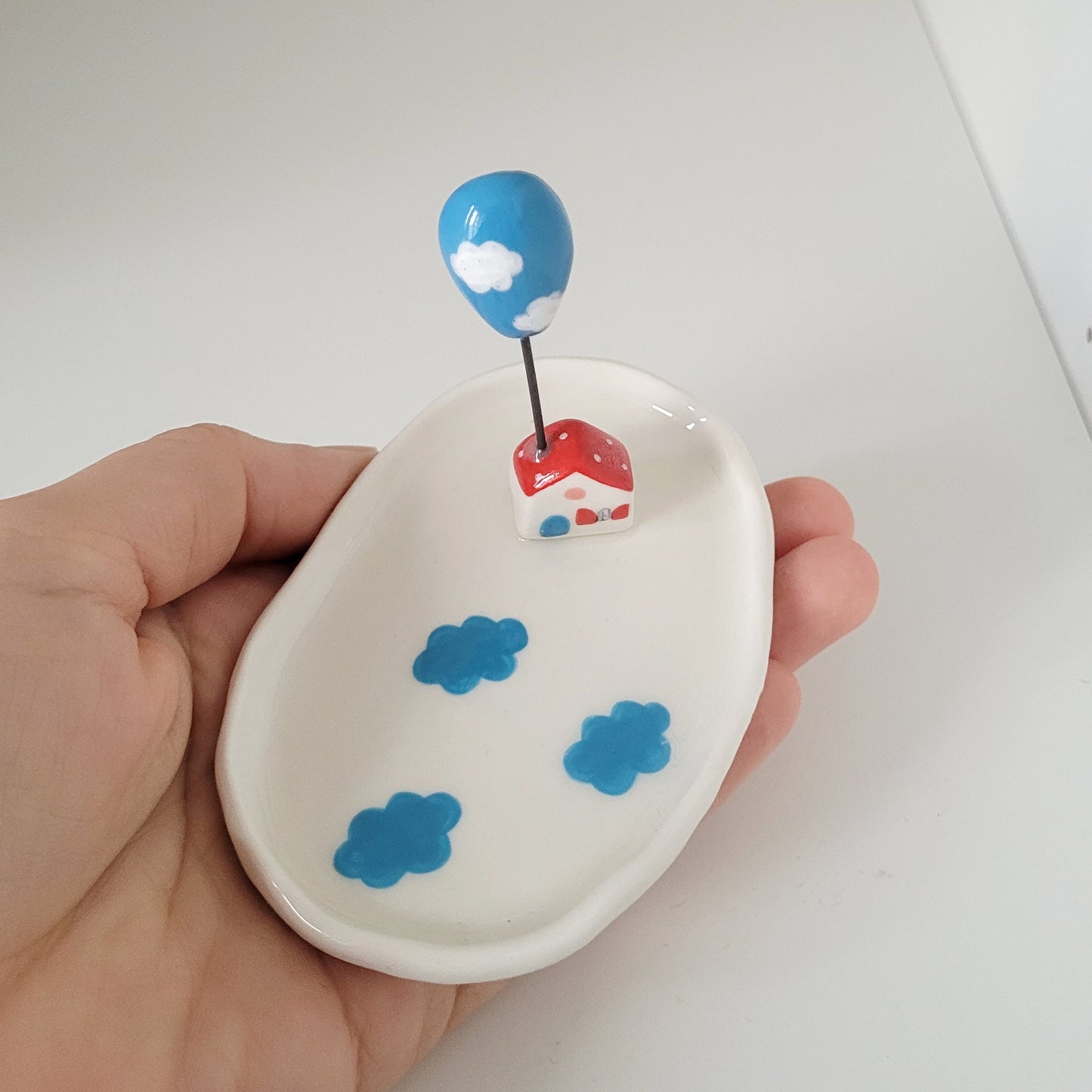 Porcelain trinket dish "Up in the clouds"