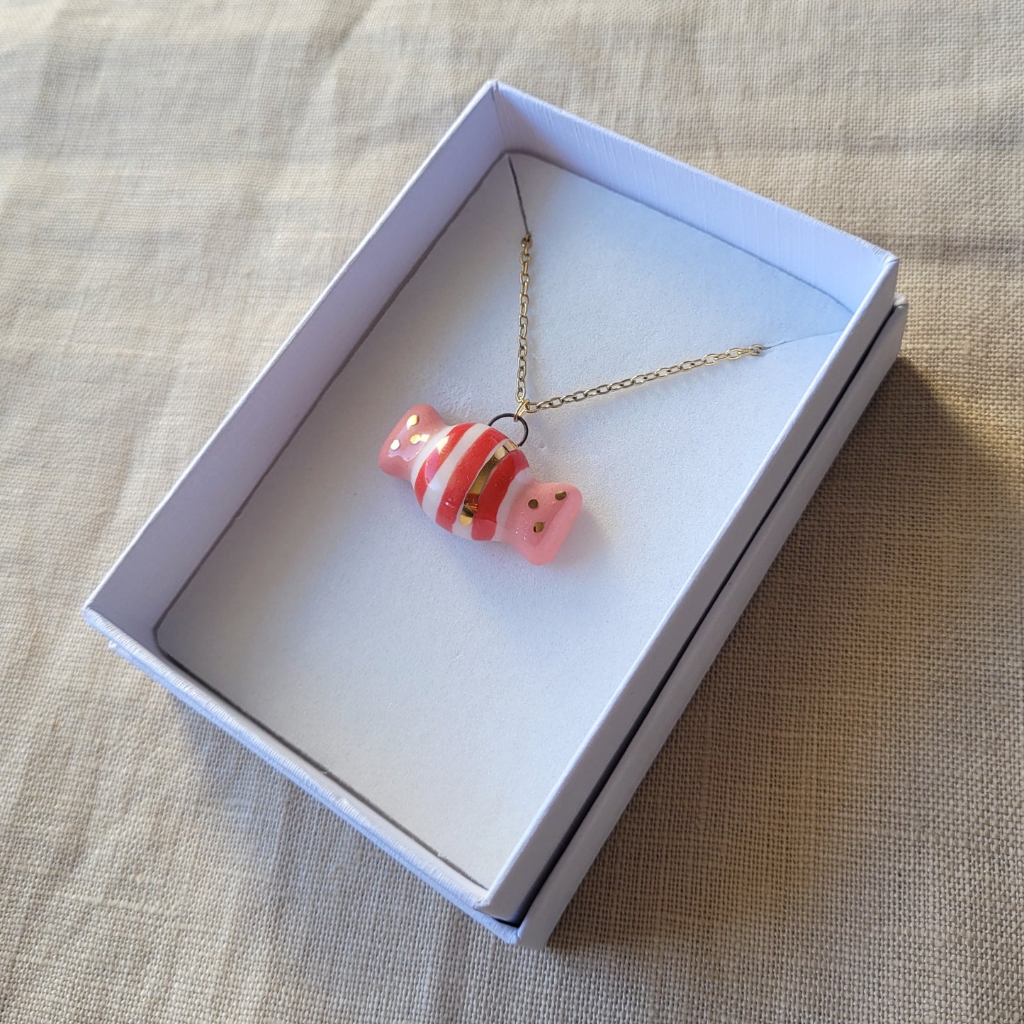 Porcelain necklace with gold " Red and pink candy"