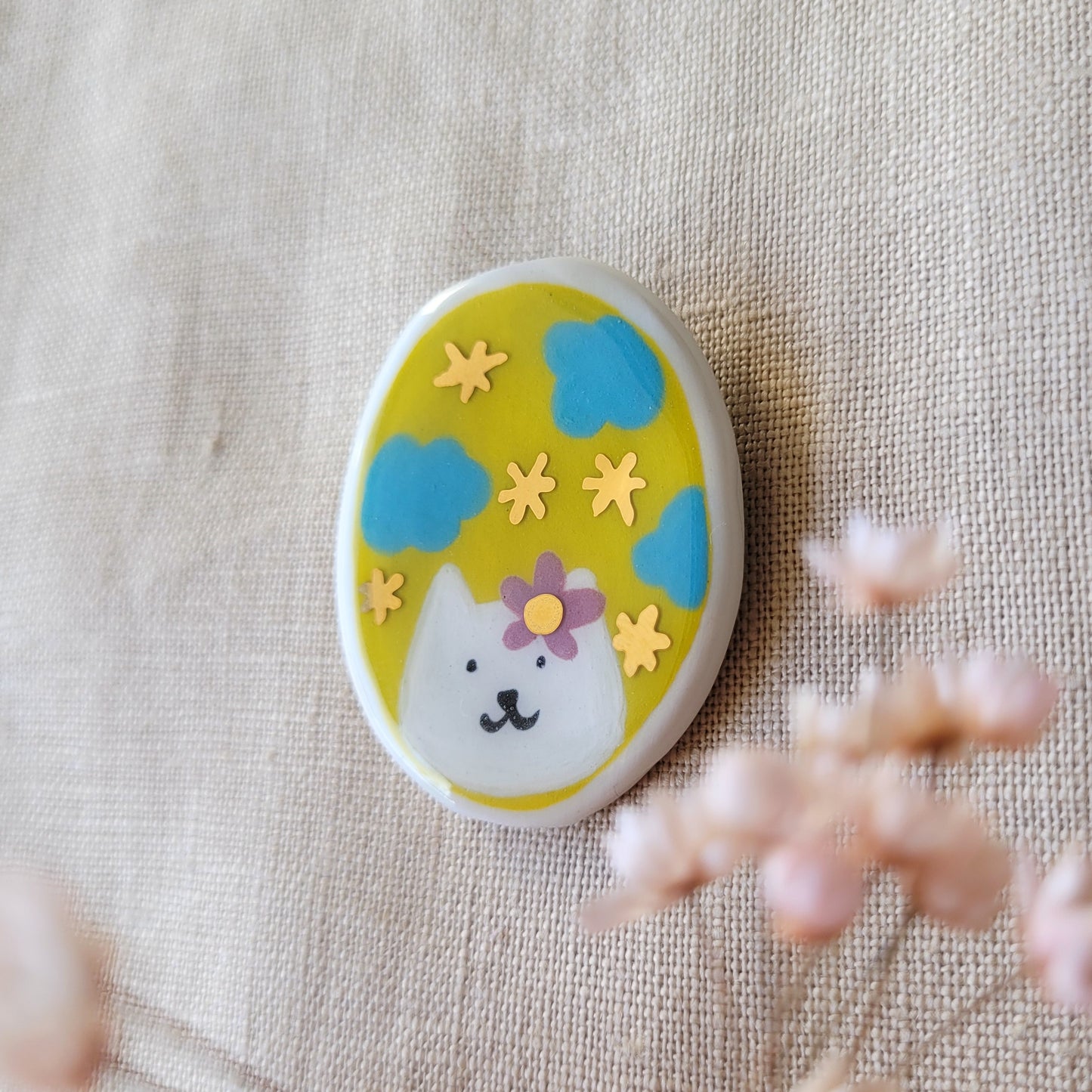 Porcelain brooch with gold "Cat in yellow"