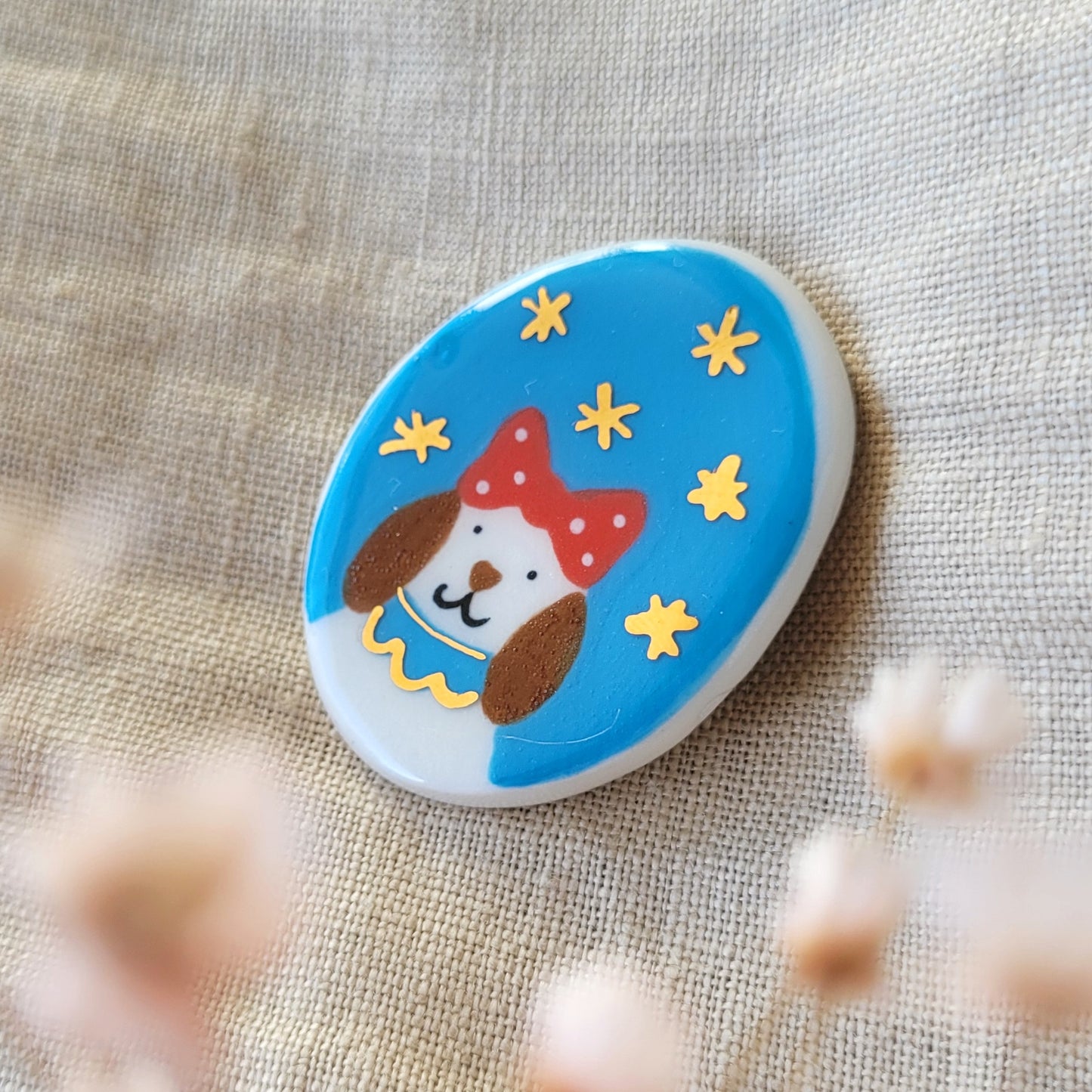 Porcelain brooch with gold "Lottie"