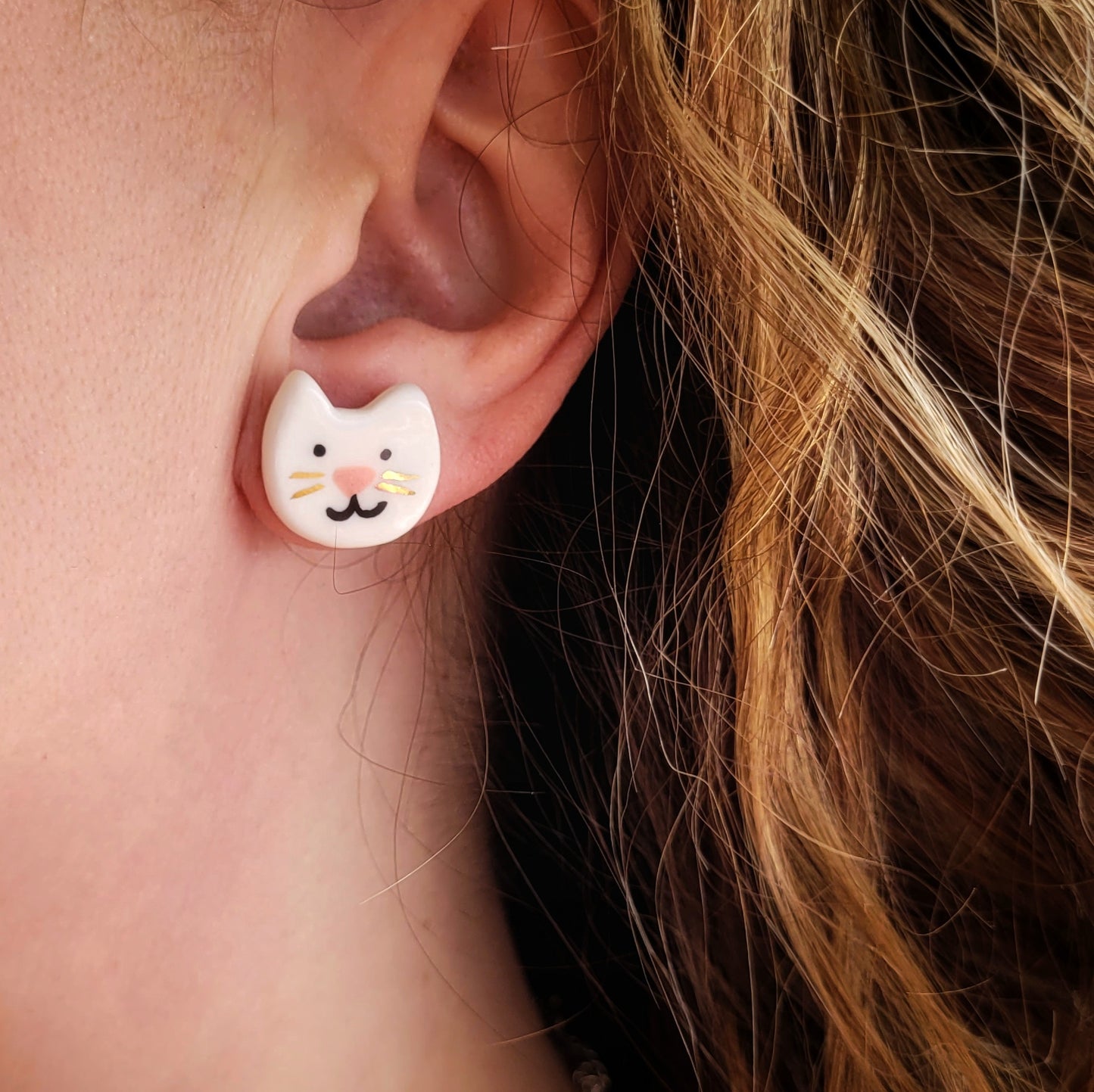 Porcelain stud earrings with gold "White kitties"