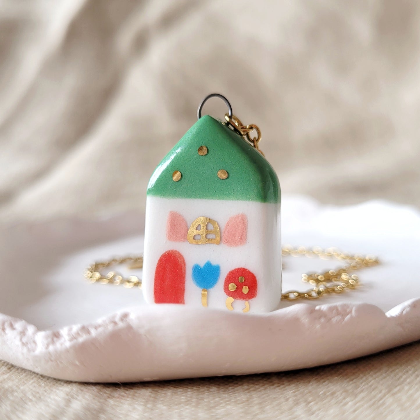 Porcelain necklace with gold "Green house"