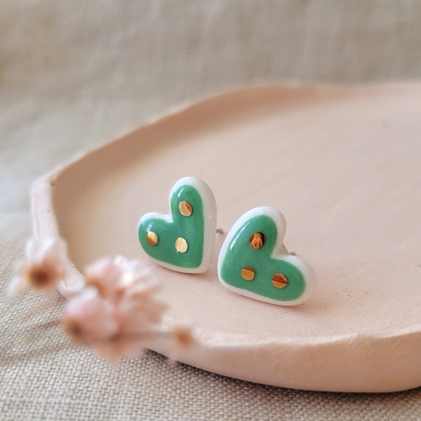 Porcelain stud earrings with gold "Green hearts with dots"