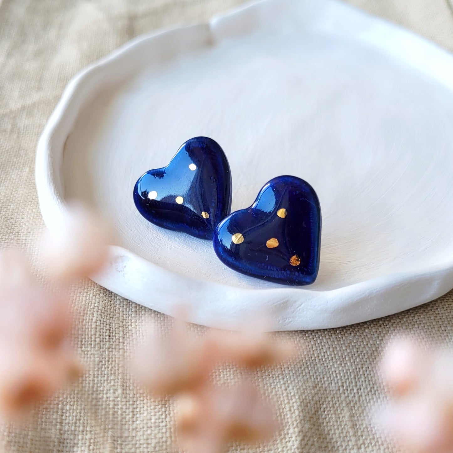 Porcelain stud earrings with gold "Dark blue hearts"