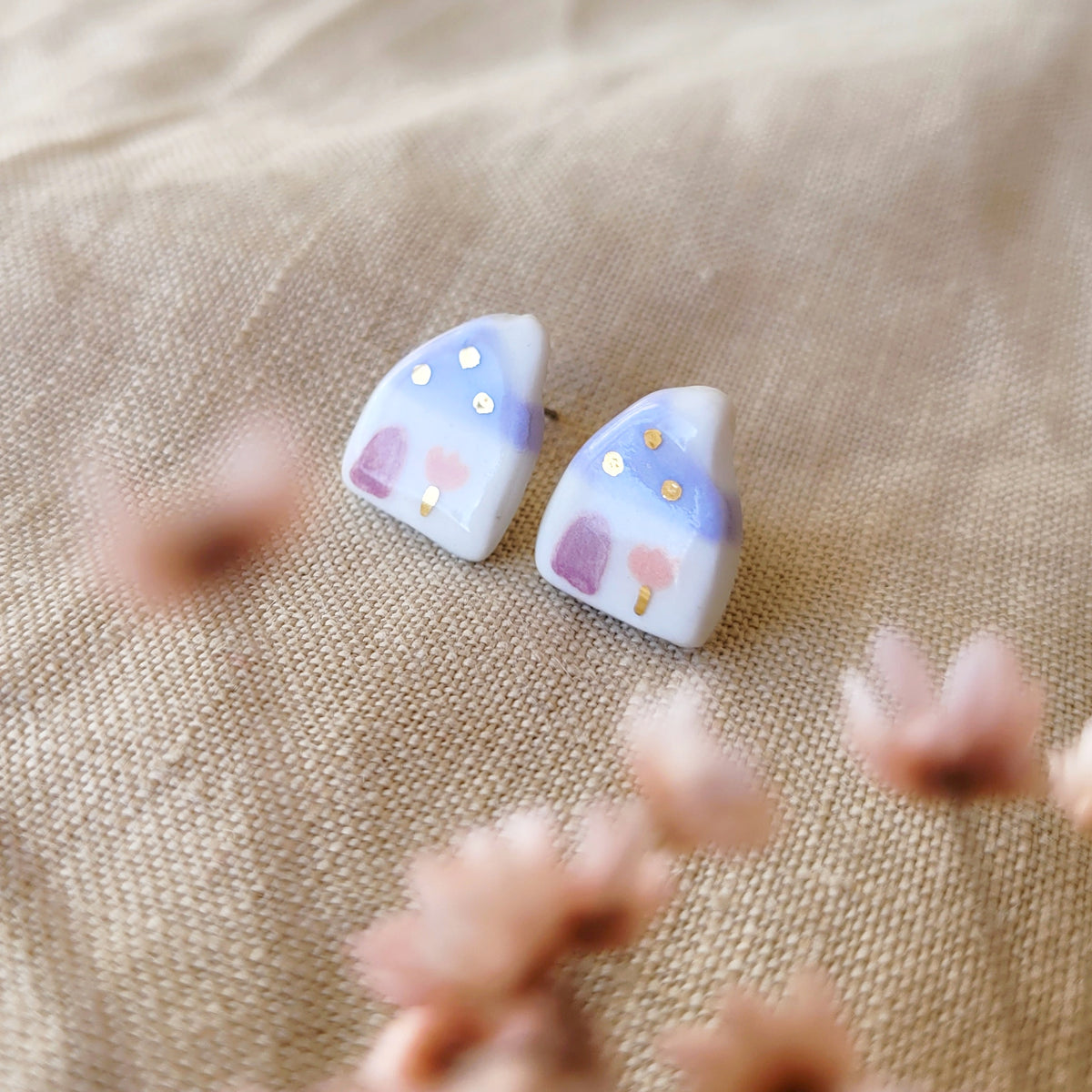 Porcelain stud earrings with gold "Tiny light purple houses"
