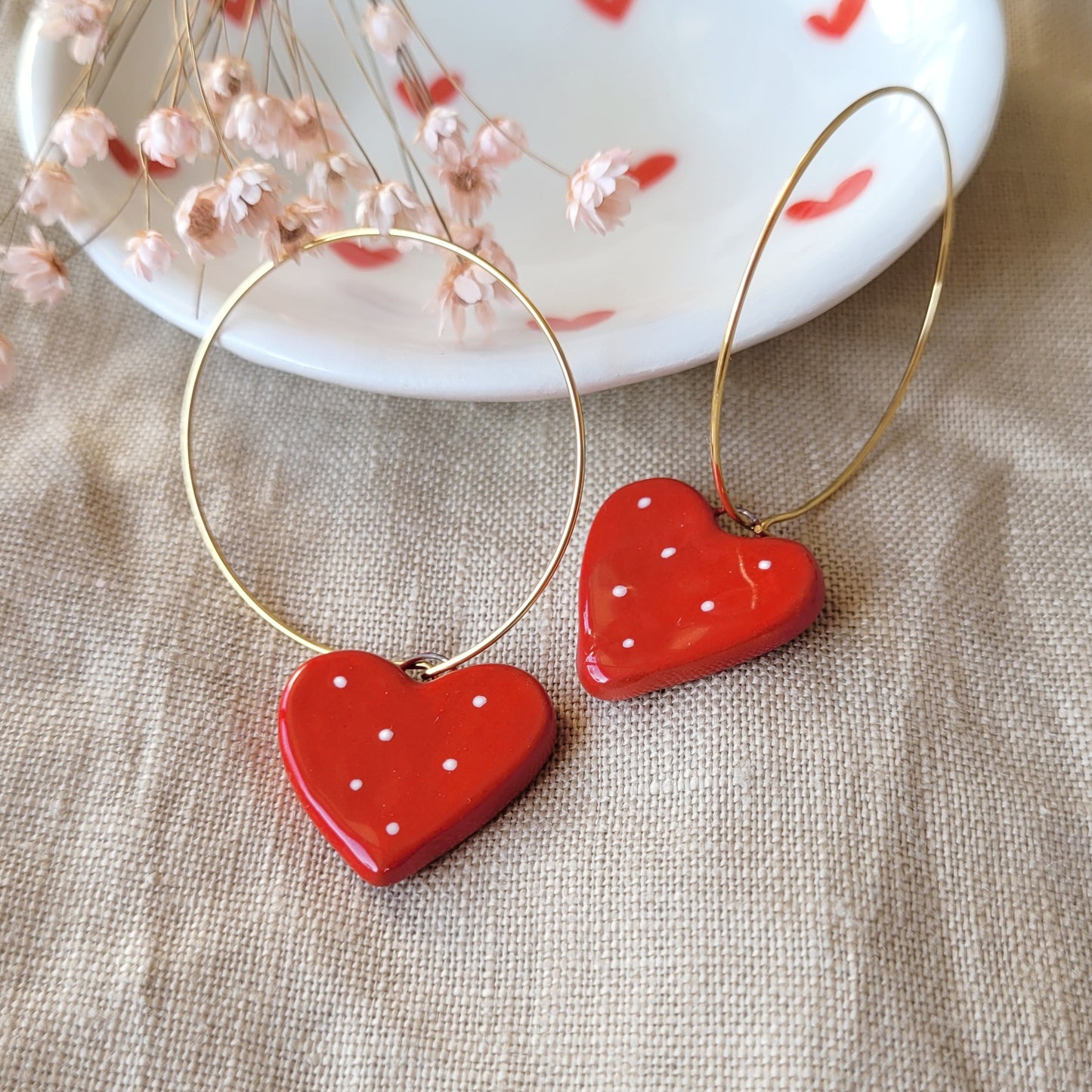 Ceramic dangle earrings "Small red hearts"