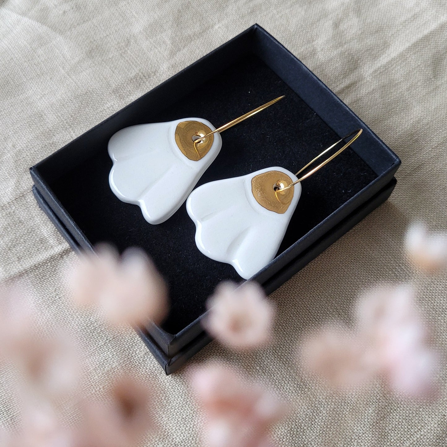 Porcelain dangle earrings with gold "Big daisies"