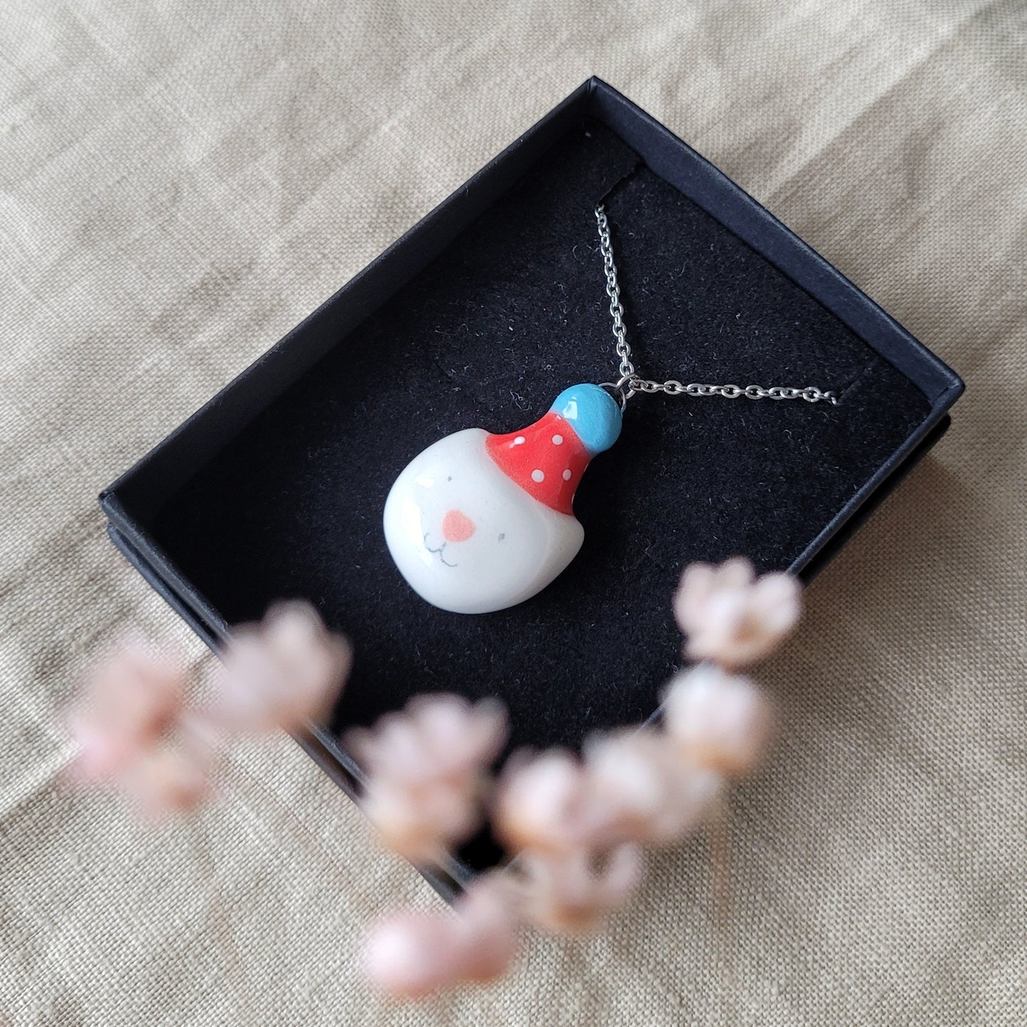 Porcelain necklace "Party kitty with red hat"