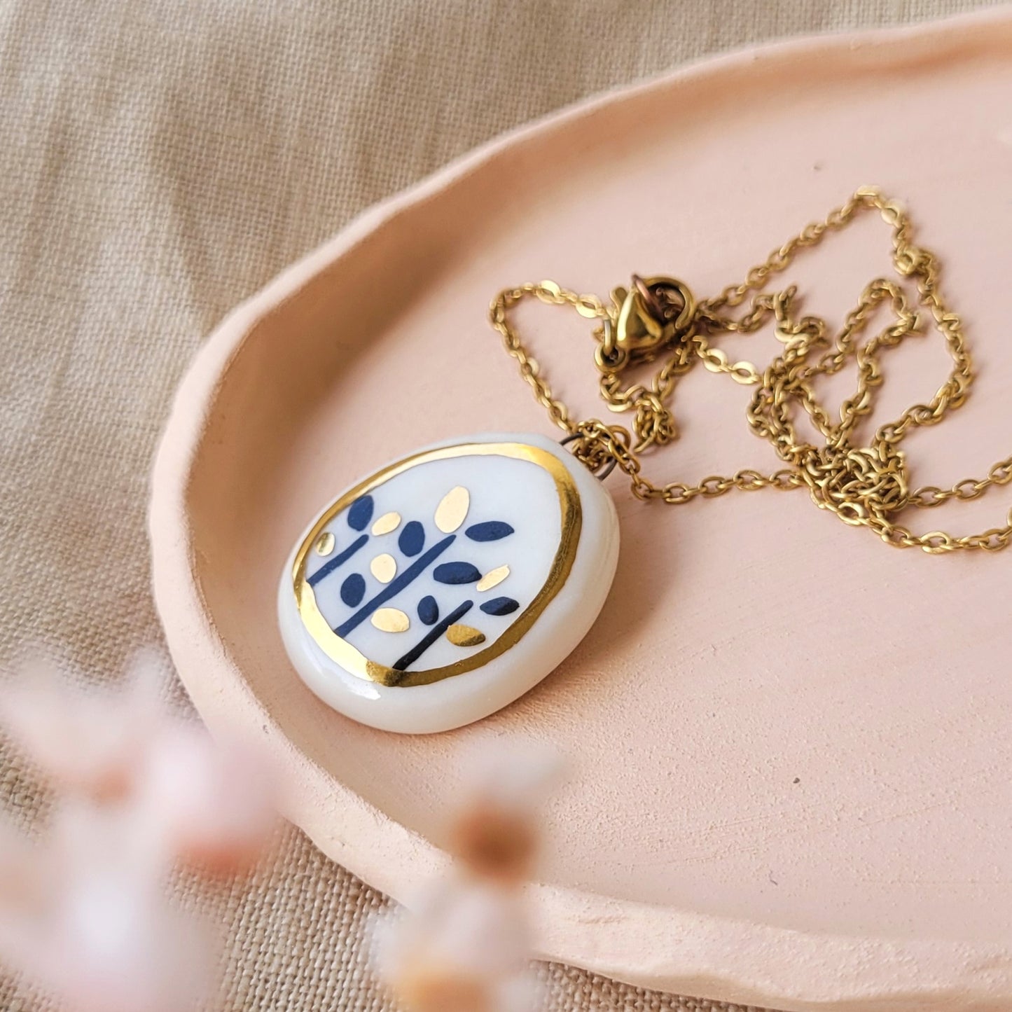 Porcelain necklace with gold "Black & gold"