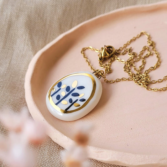Porcelain necklace with gold "Black & gold"