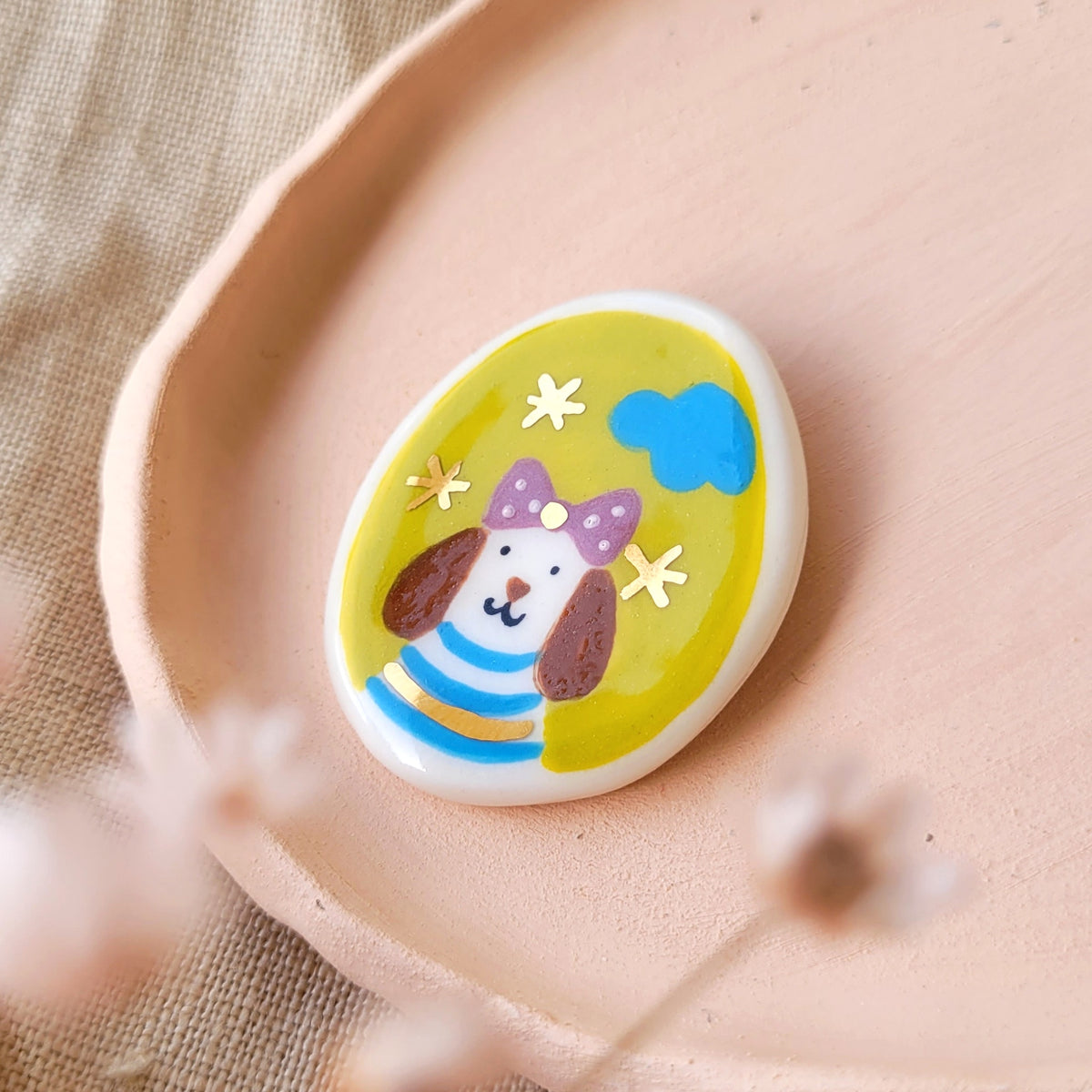 Porcelain brooch with gold "Cecilia"