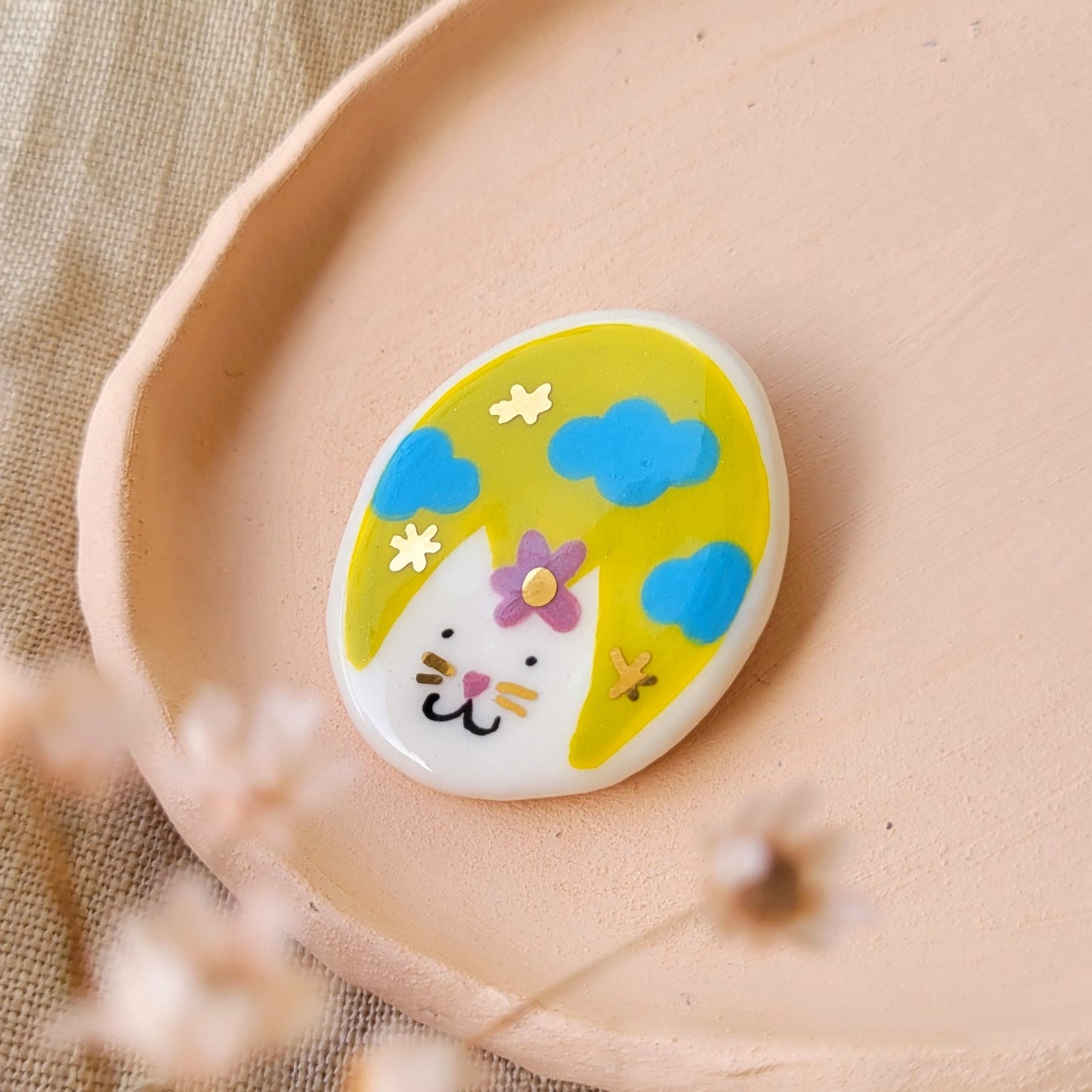 Porcelain brooch with gold "Olivia"