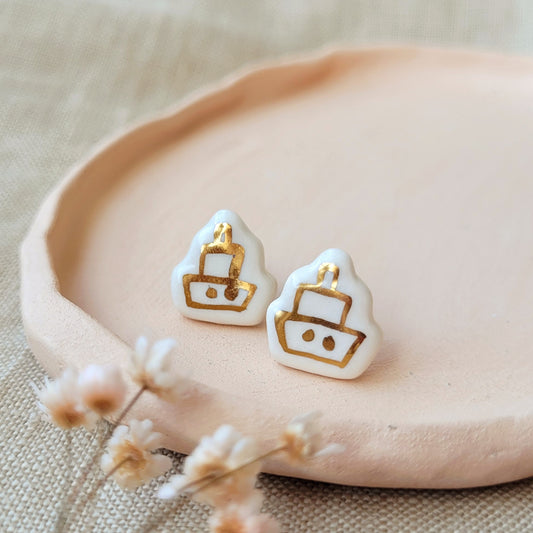 Porcelain stud earrings with gold "White boats with gold"