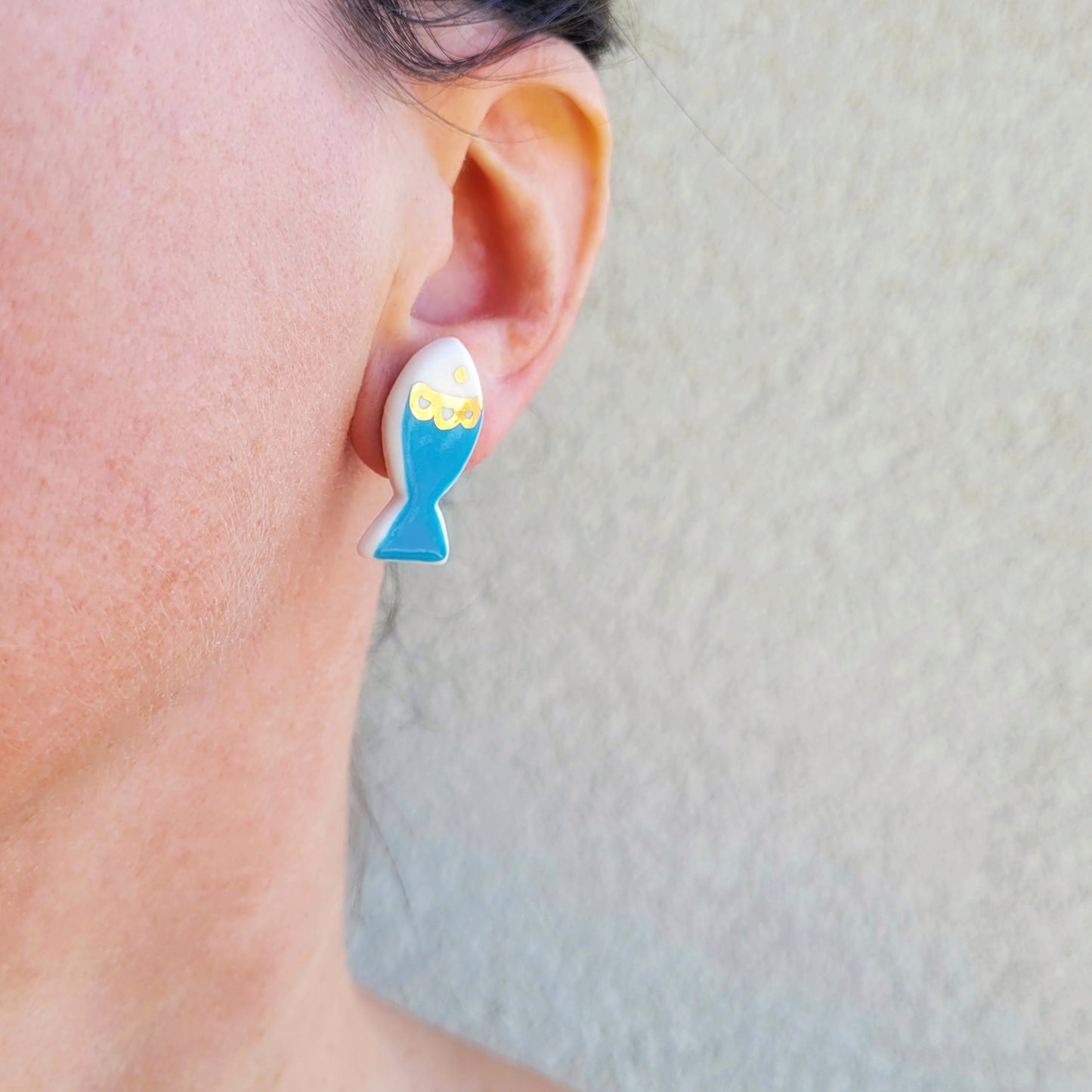 Porcelain stud earrings with gold " Blue fish"