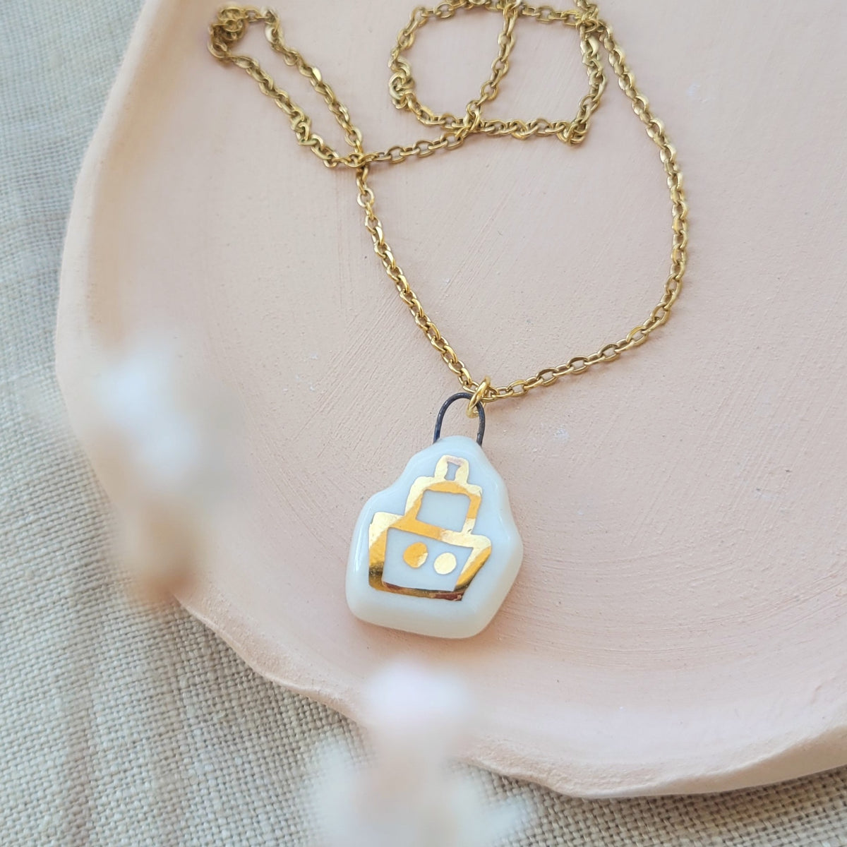 Porcelain necklace with gold "White boat"
