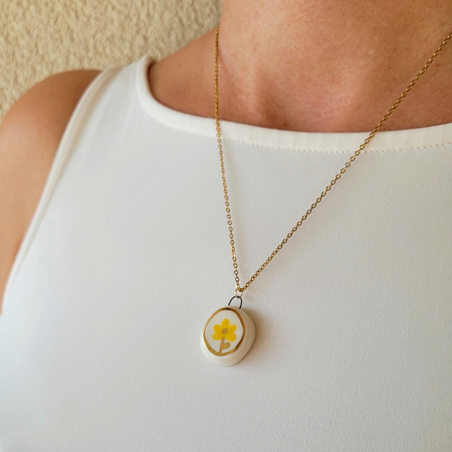 Porcelain necklace with gold "Yellow flower"