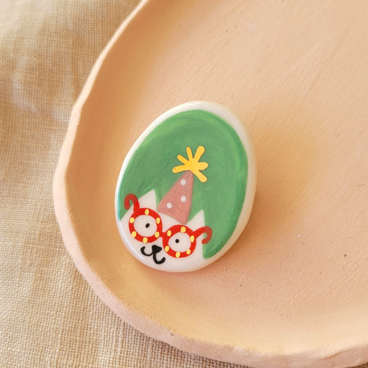 Porcelain brooch with gold "Party girl"