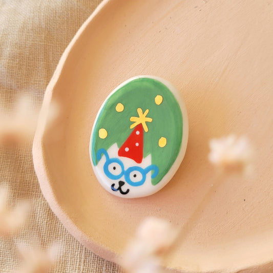 Porcelain brooch with gold "Gracie"