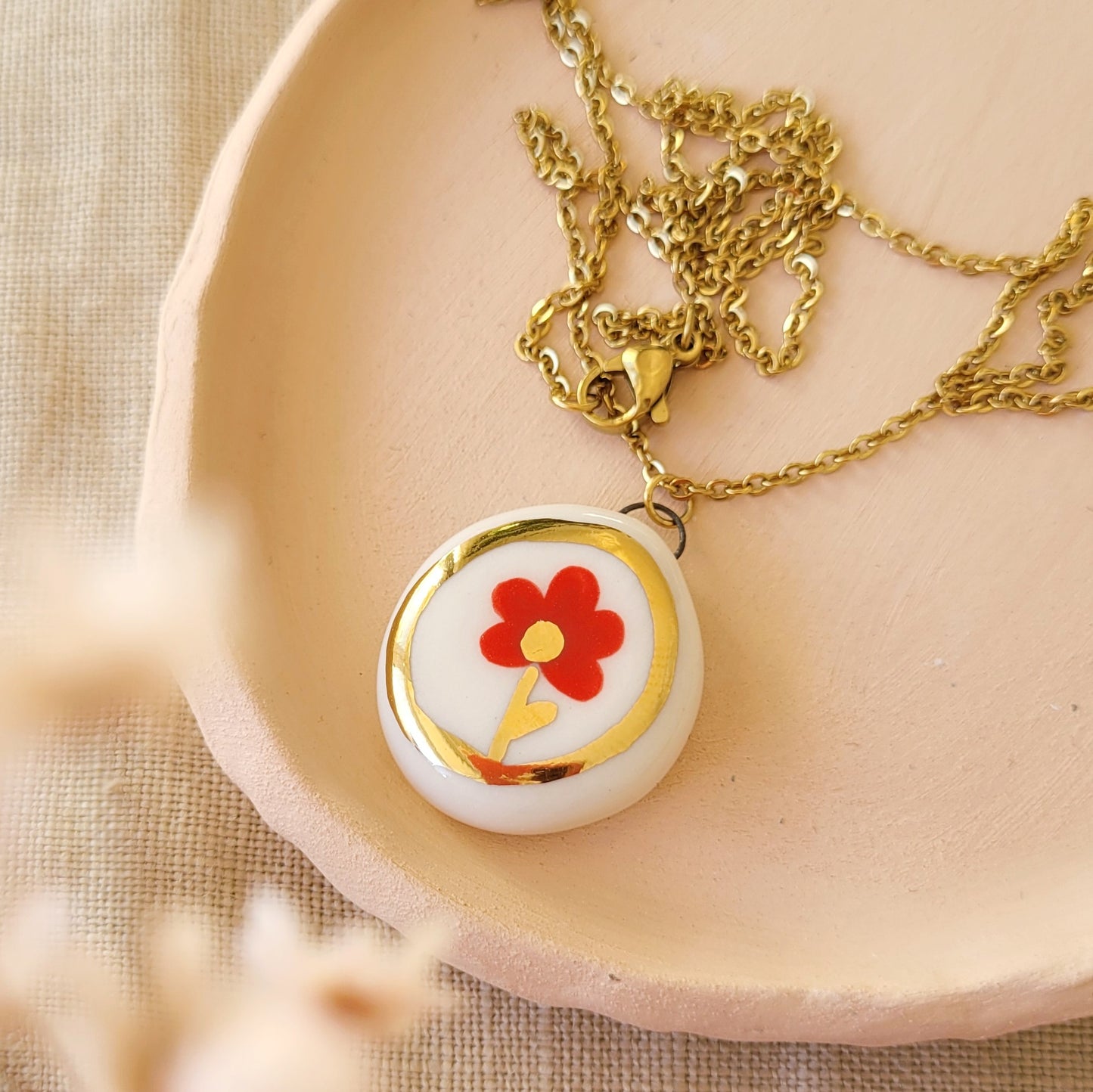 Porcelain necklace with gold "Red flower"