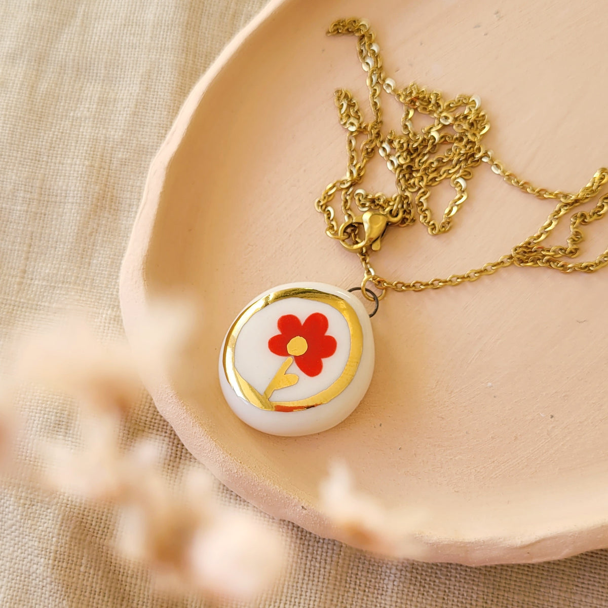 Porcelain necklace with gold "Red flower"