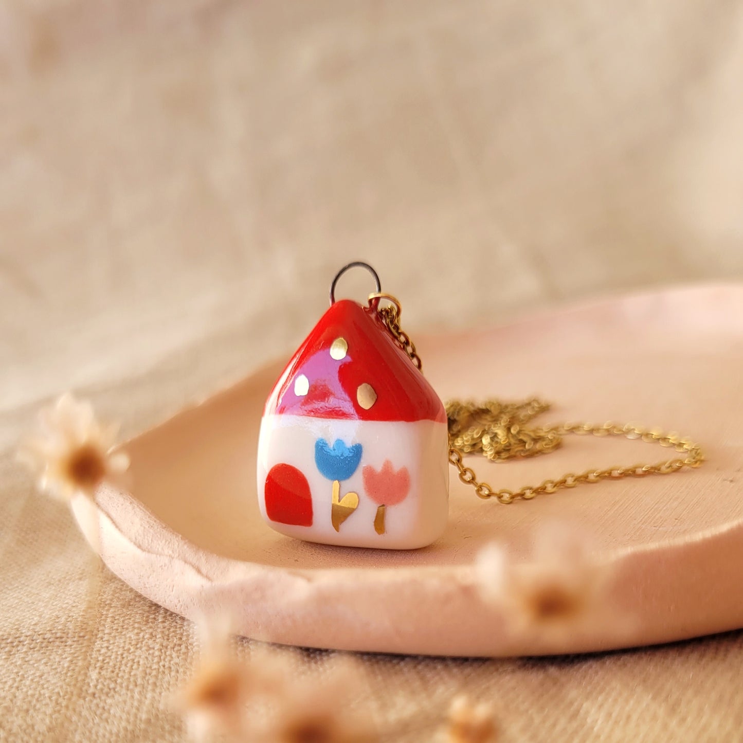 Porcelain necklace with gold "Red house with tulips"