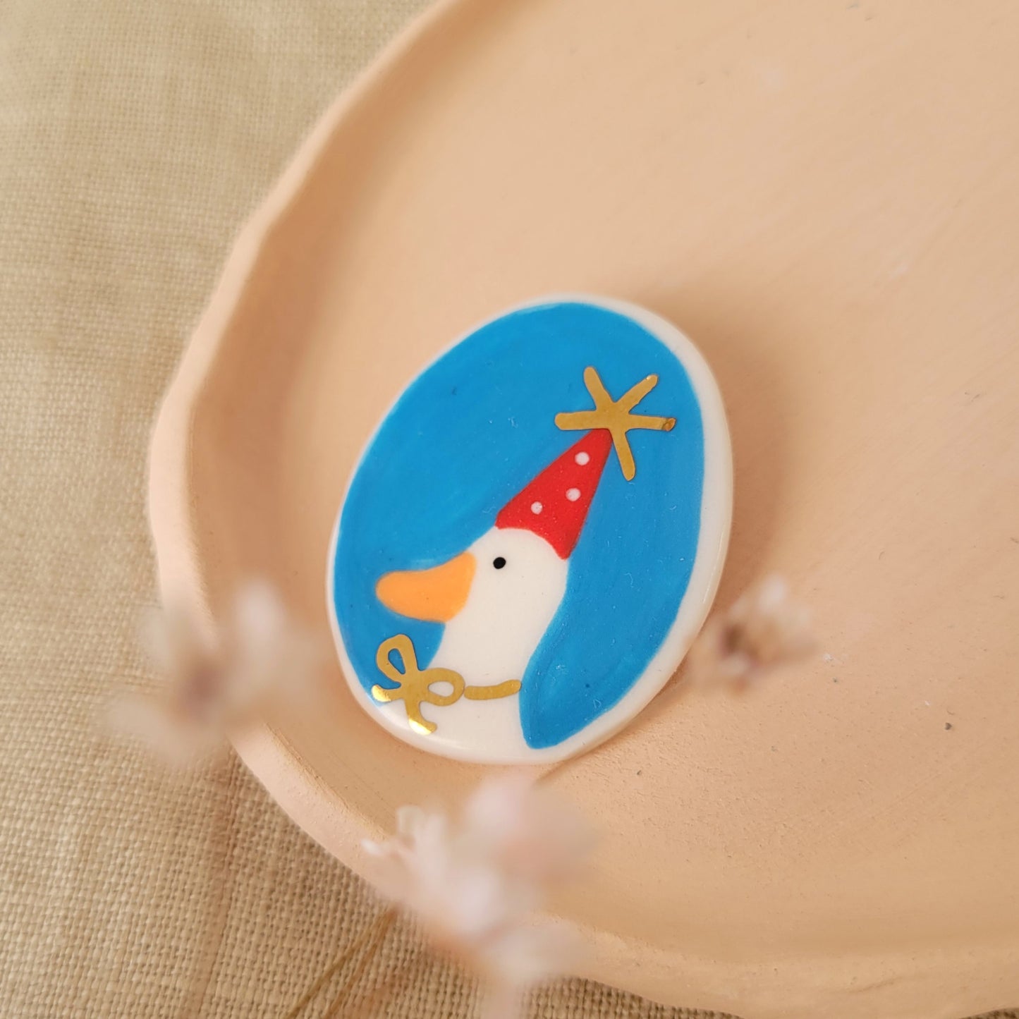Porcelain brooch with gold "Greta"