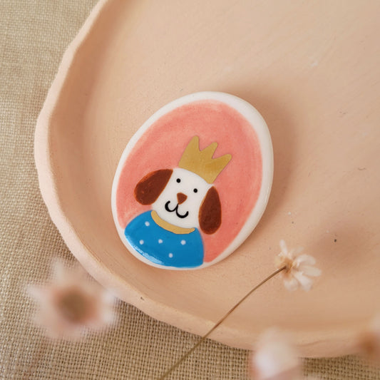 Porcelain brooch with gold "Millie"