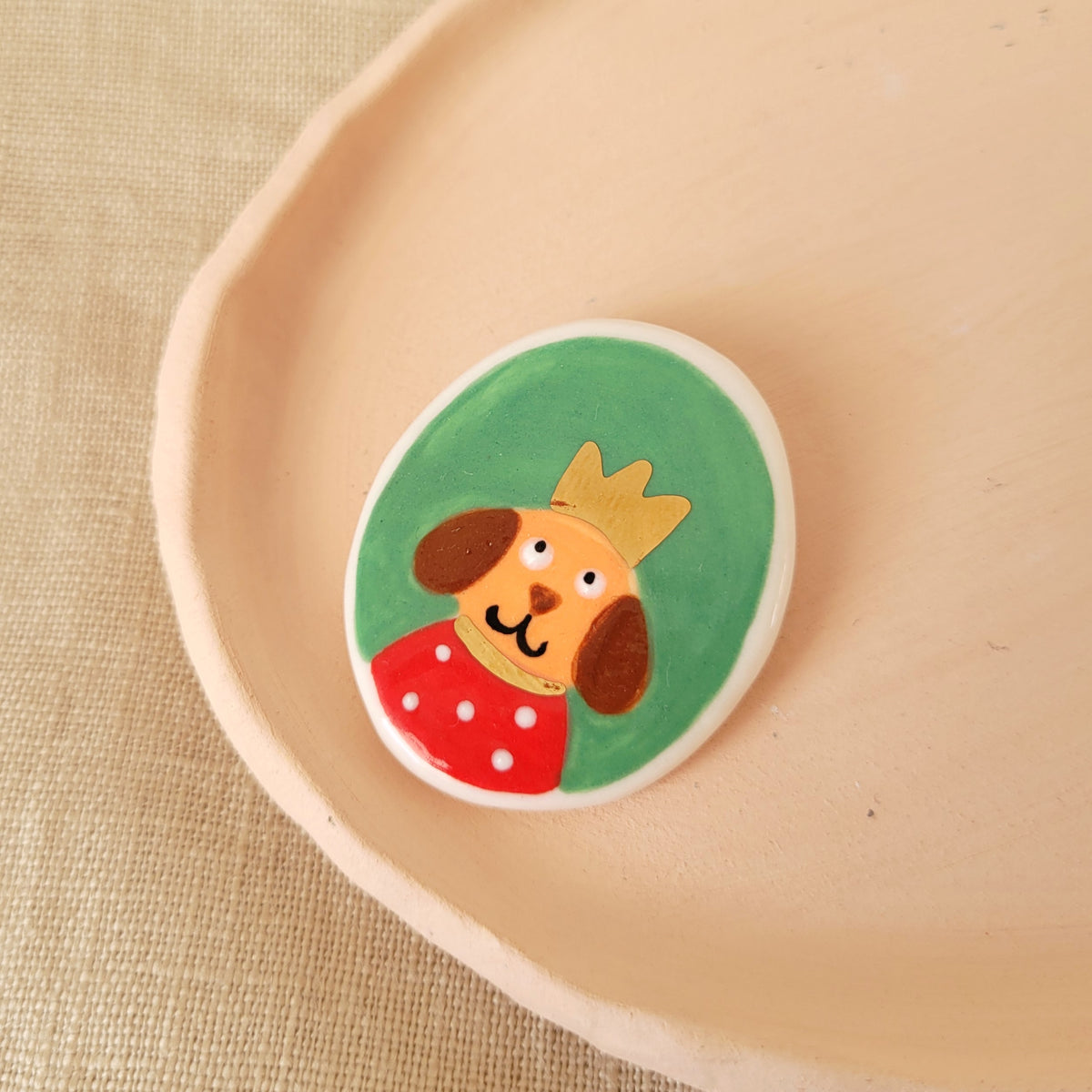 Porcelain brooch with gold "Leonard"