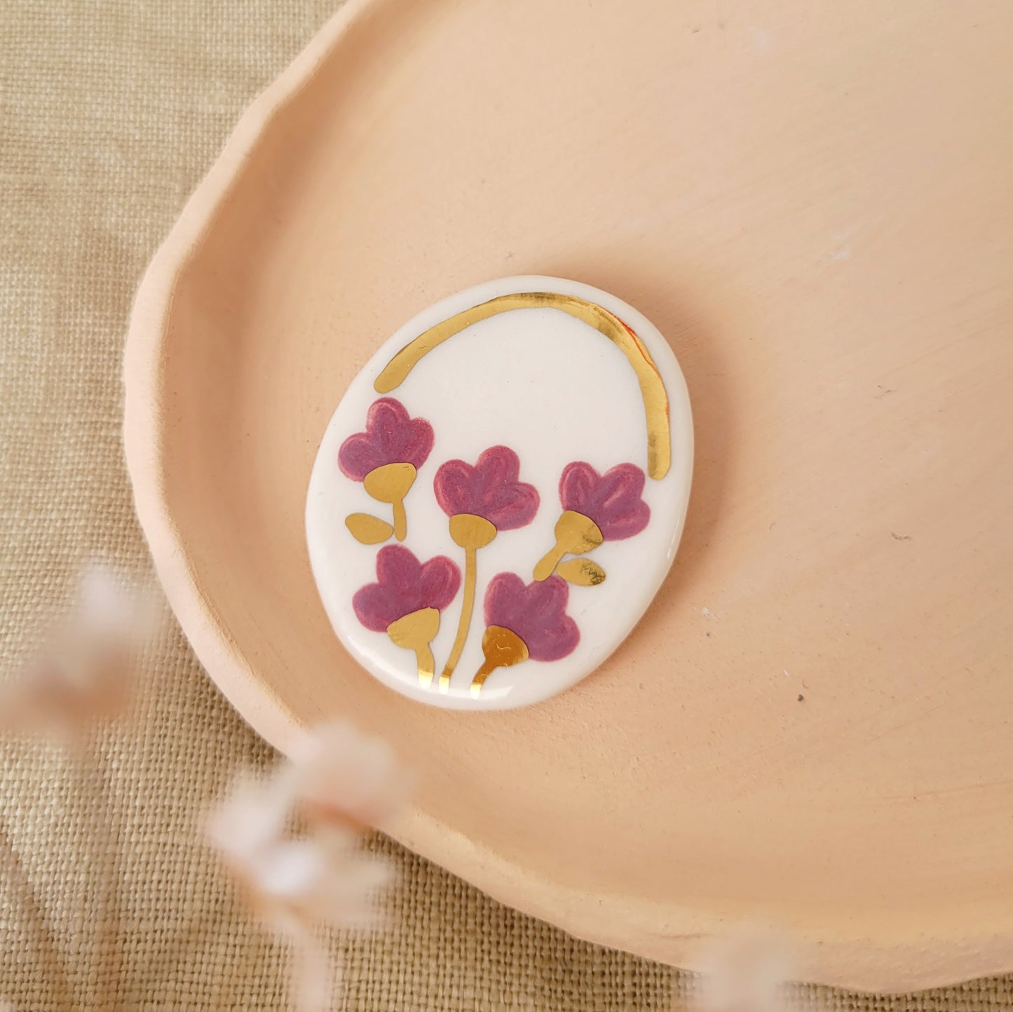 Porcelain brooch with gold "Dark pink flowers"