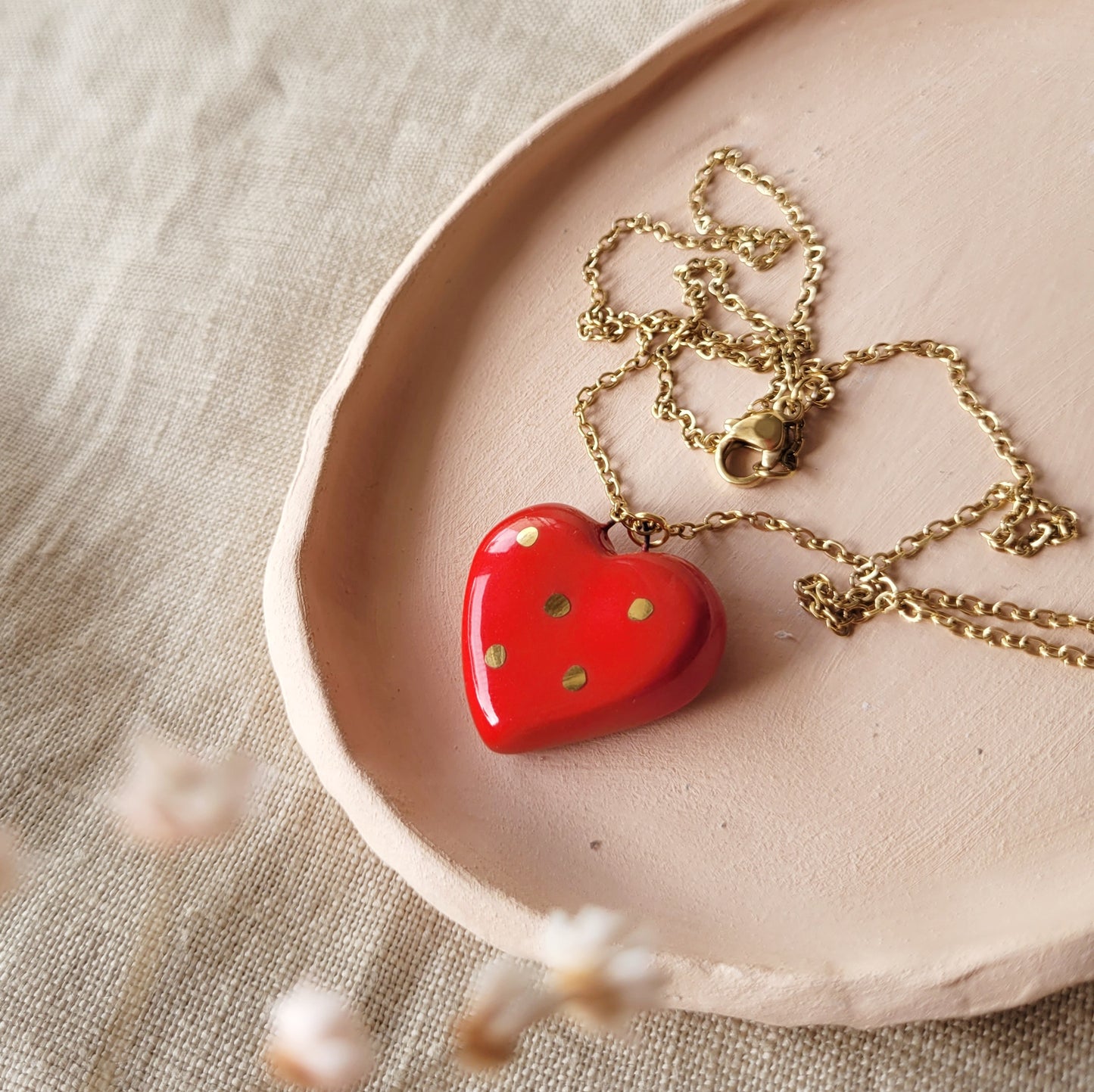 Porcelain necklace with gold "Red heart"