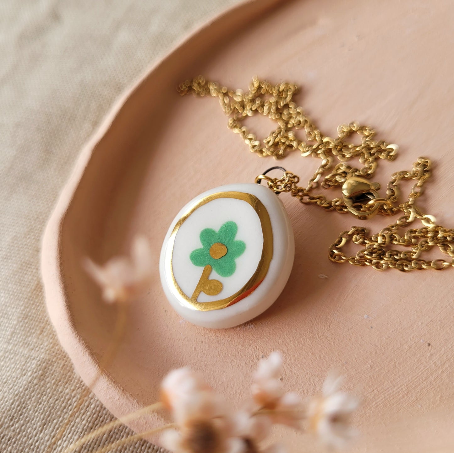 Porcelain necklace with gold "Green flower"