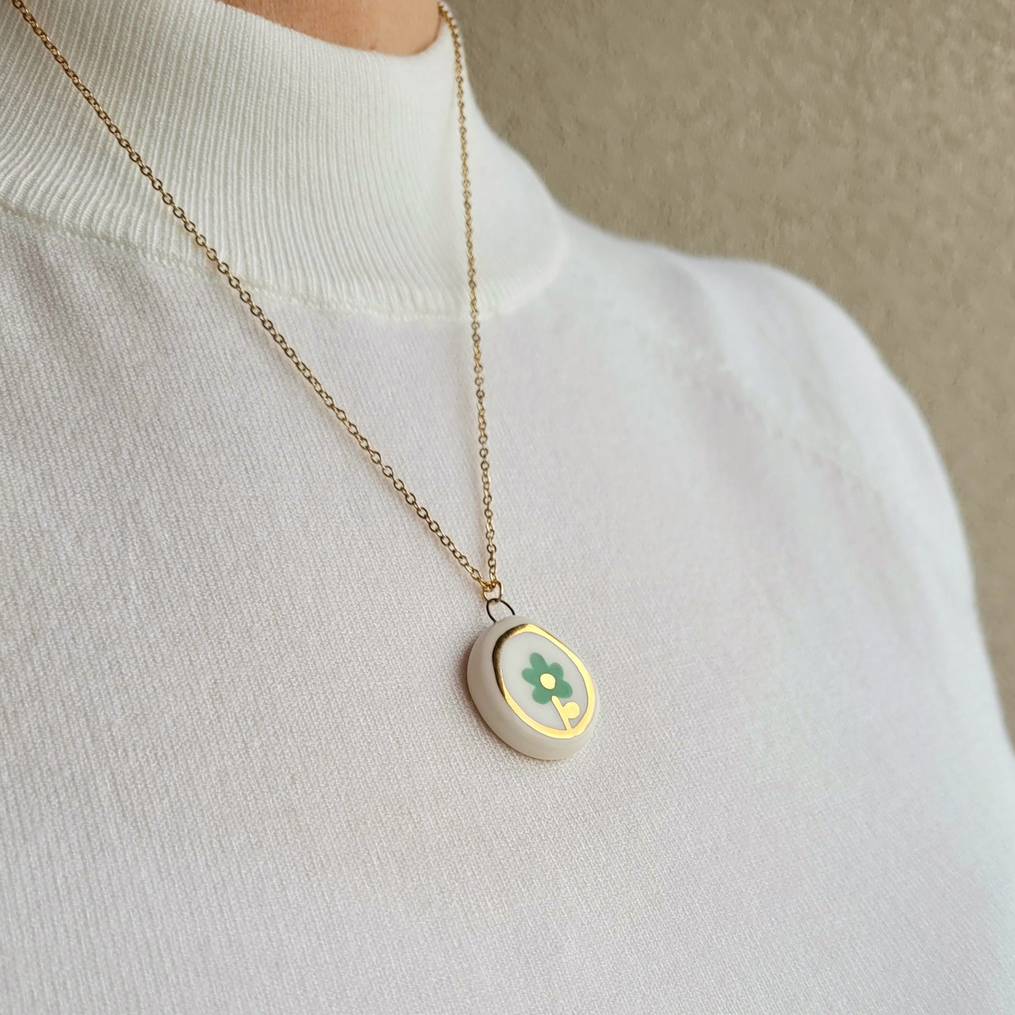 Porcelain necklace with gold "Green flower"