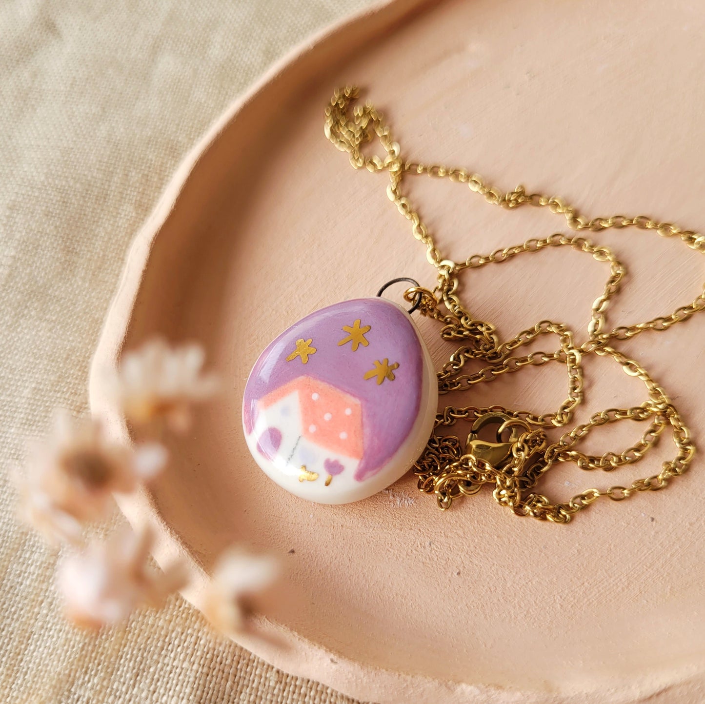 Porcelain necklace with gold "Pink house"