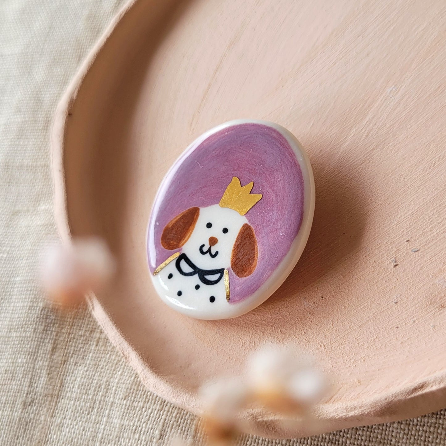 Porcelain brooch with gold "Catherine"