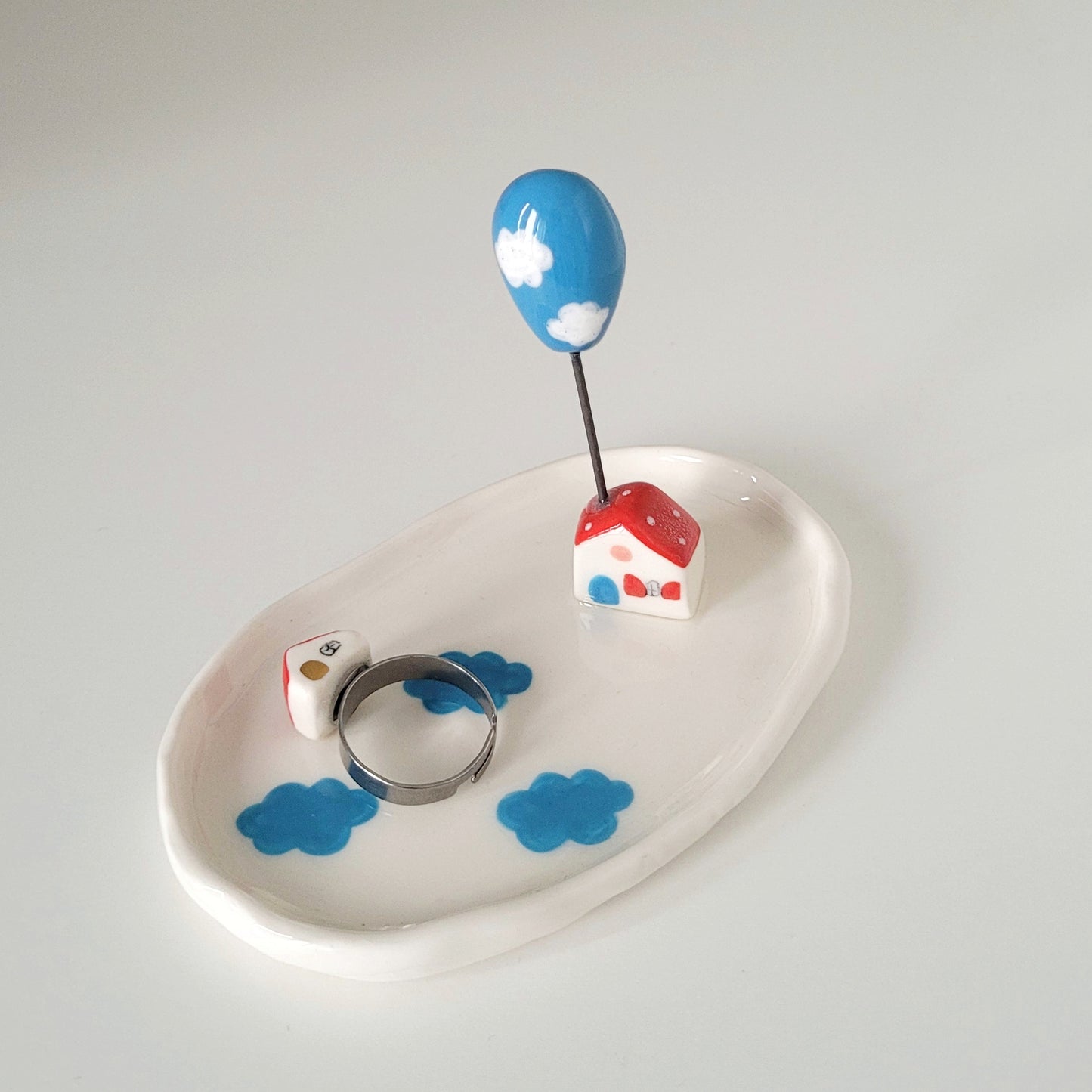 Porcelain trinket dish "Up in the clouds"