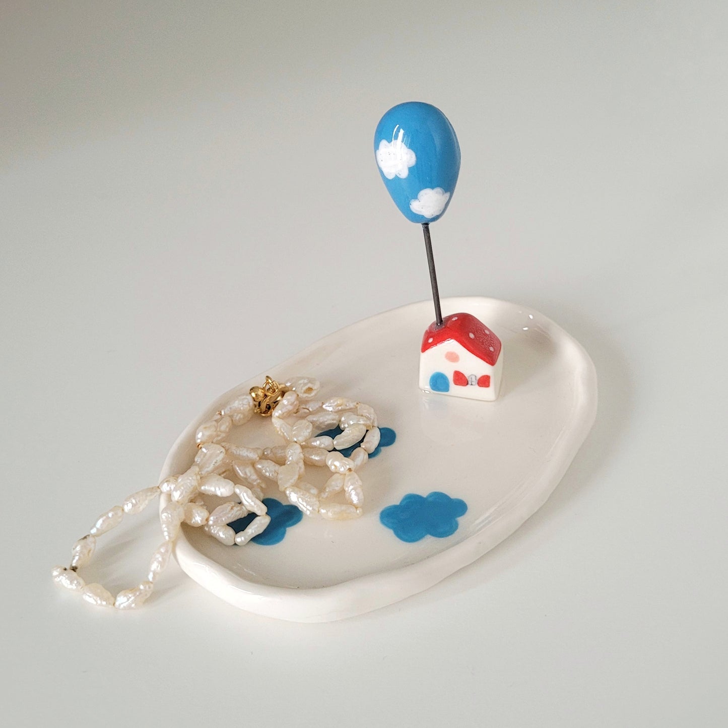 Porcelain trinket dish "Up in the clouds"