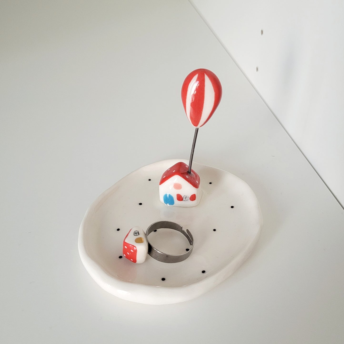 Porcelain trinket dish "Me and my balloon"