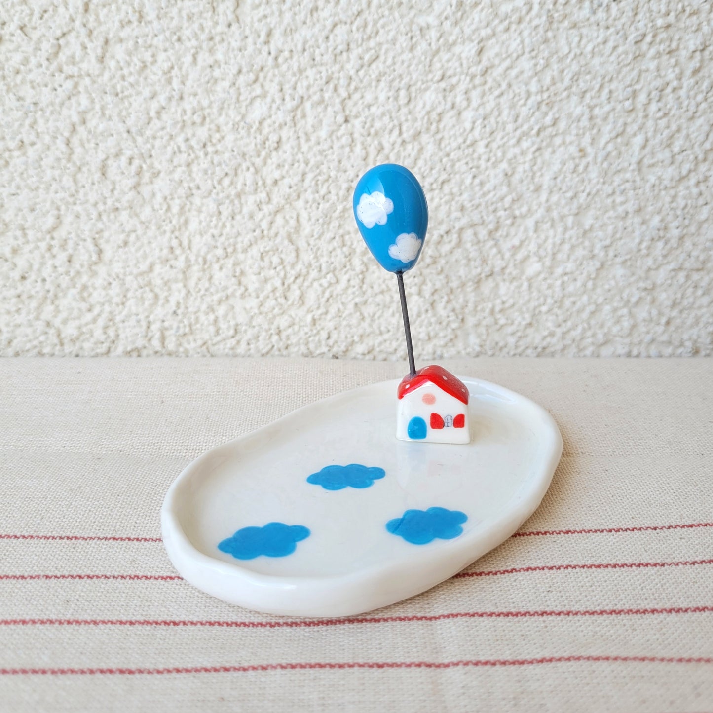 Porcelain trinket dish "Up in the clouds"