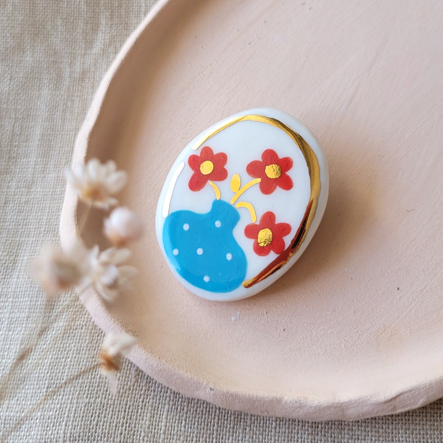 Porcelain brooch with gold "Blue vase"