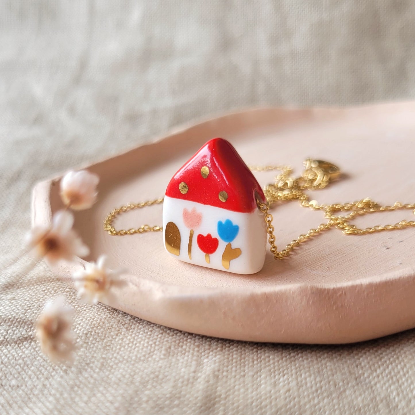 Porcelain necklace with gold "Red house with tulips"