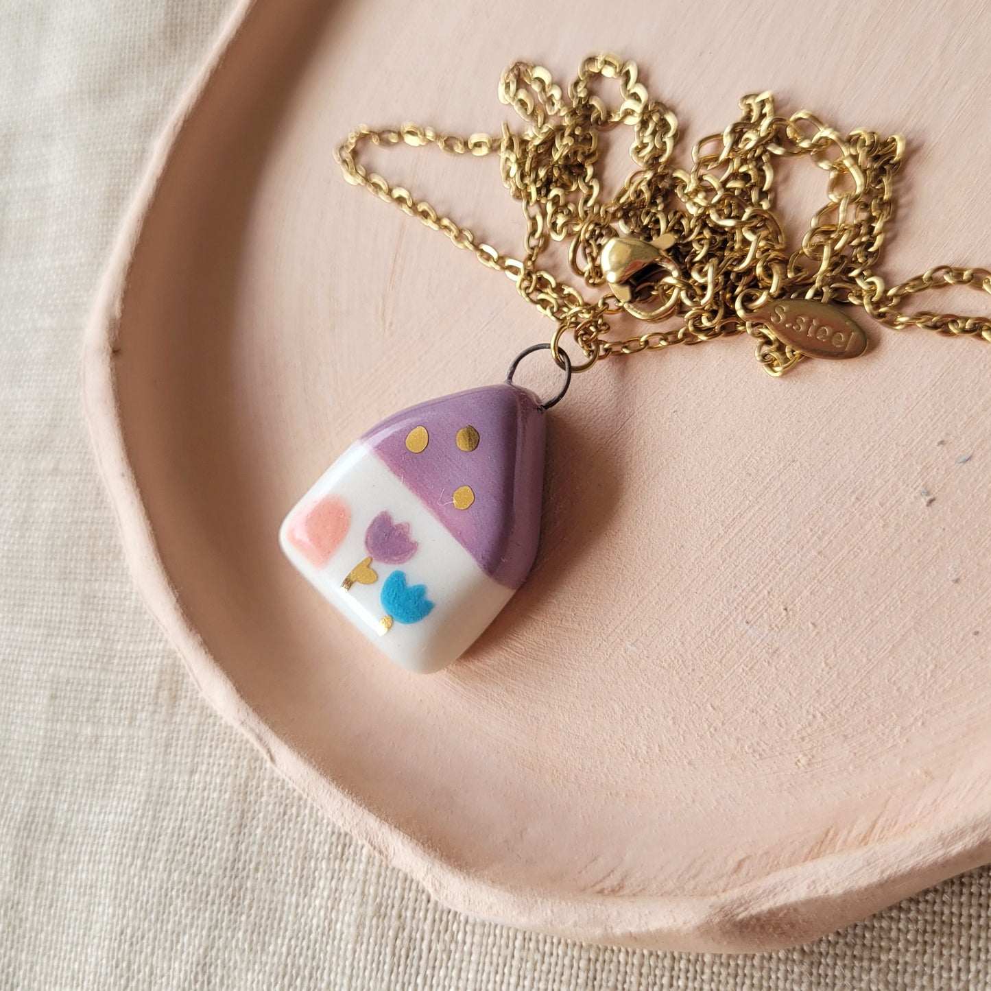 Porcelain necklace with gold "Dark pink house"