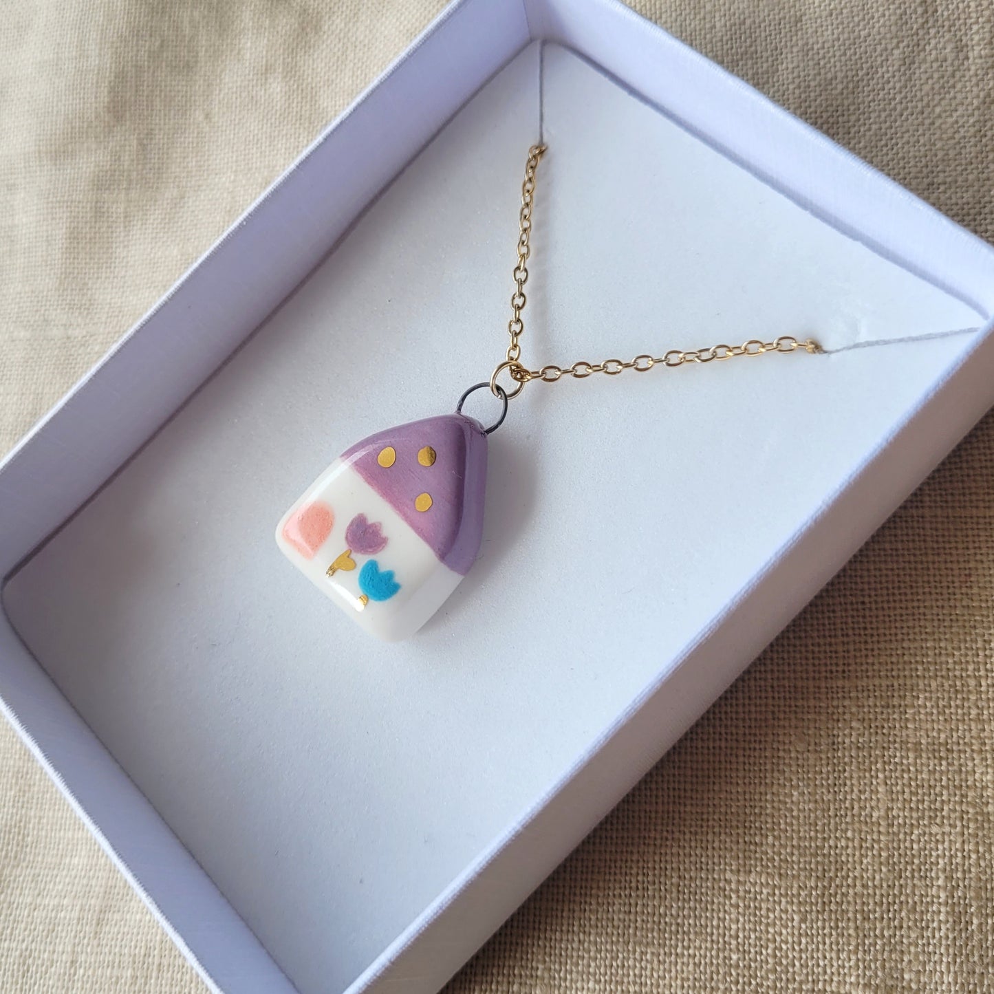 Porcelain necklace with gold "Dark pink house"