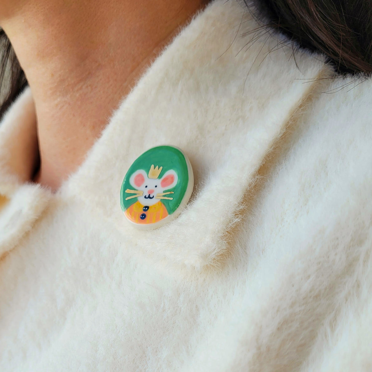 Porcelain brooch with gold "Gregory"