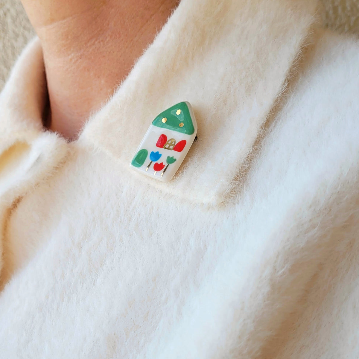 Porcelain brooch with gold "House with green roof"