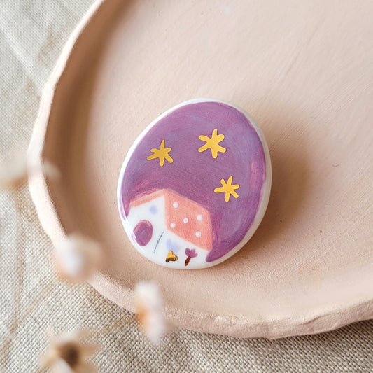 Porcelain brooch with gold "Pink house"