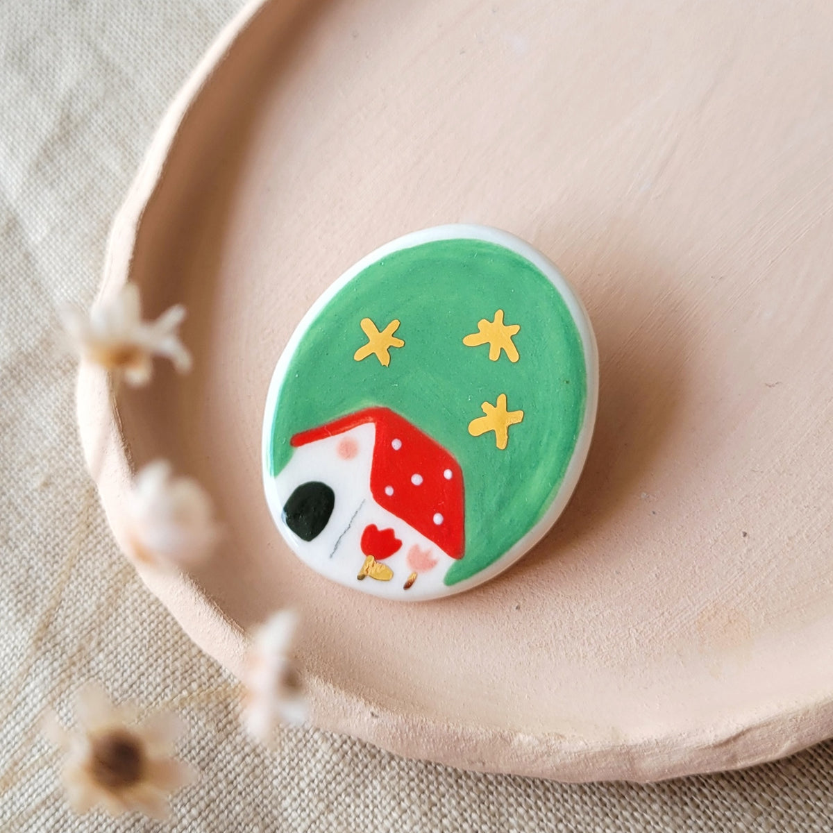 Porcelain brooch with gold "Red house in green"